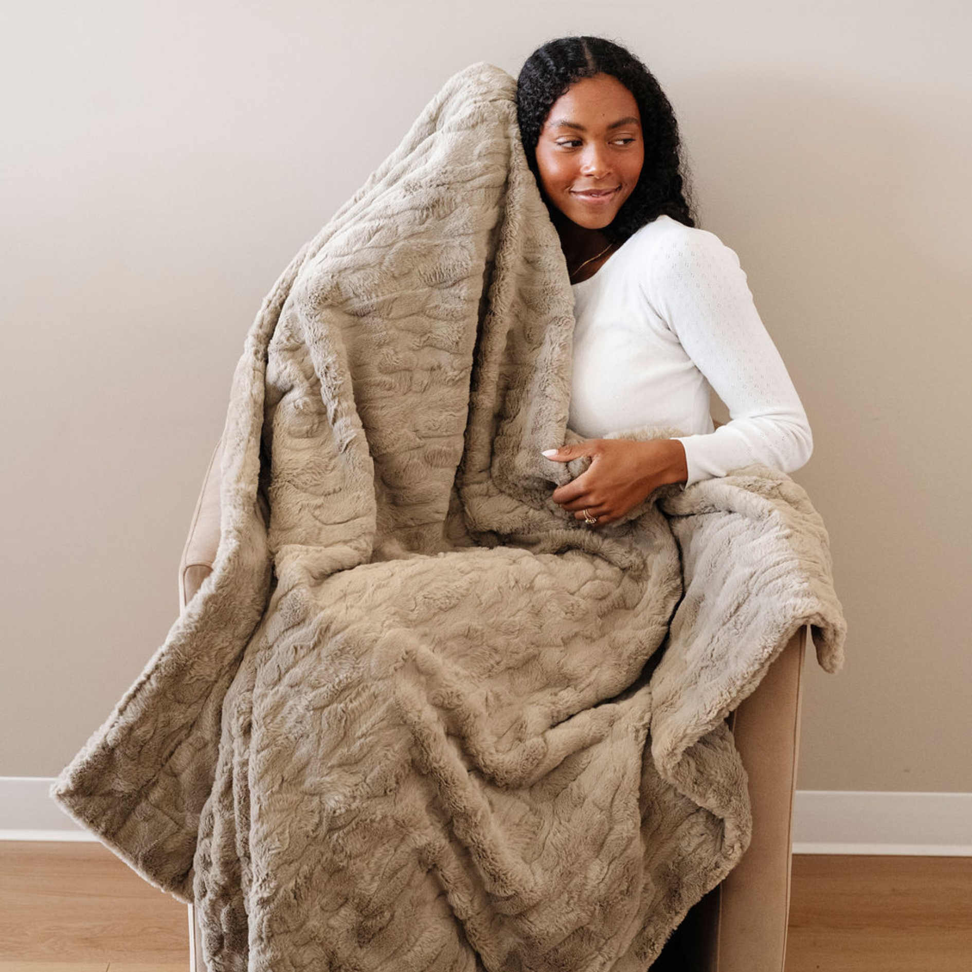 PATTERNED FAUX FUR THROW BLANKETS