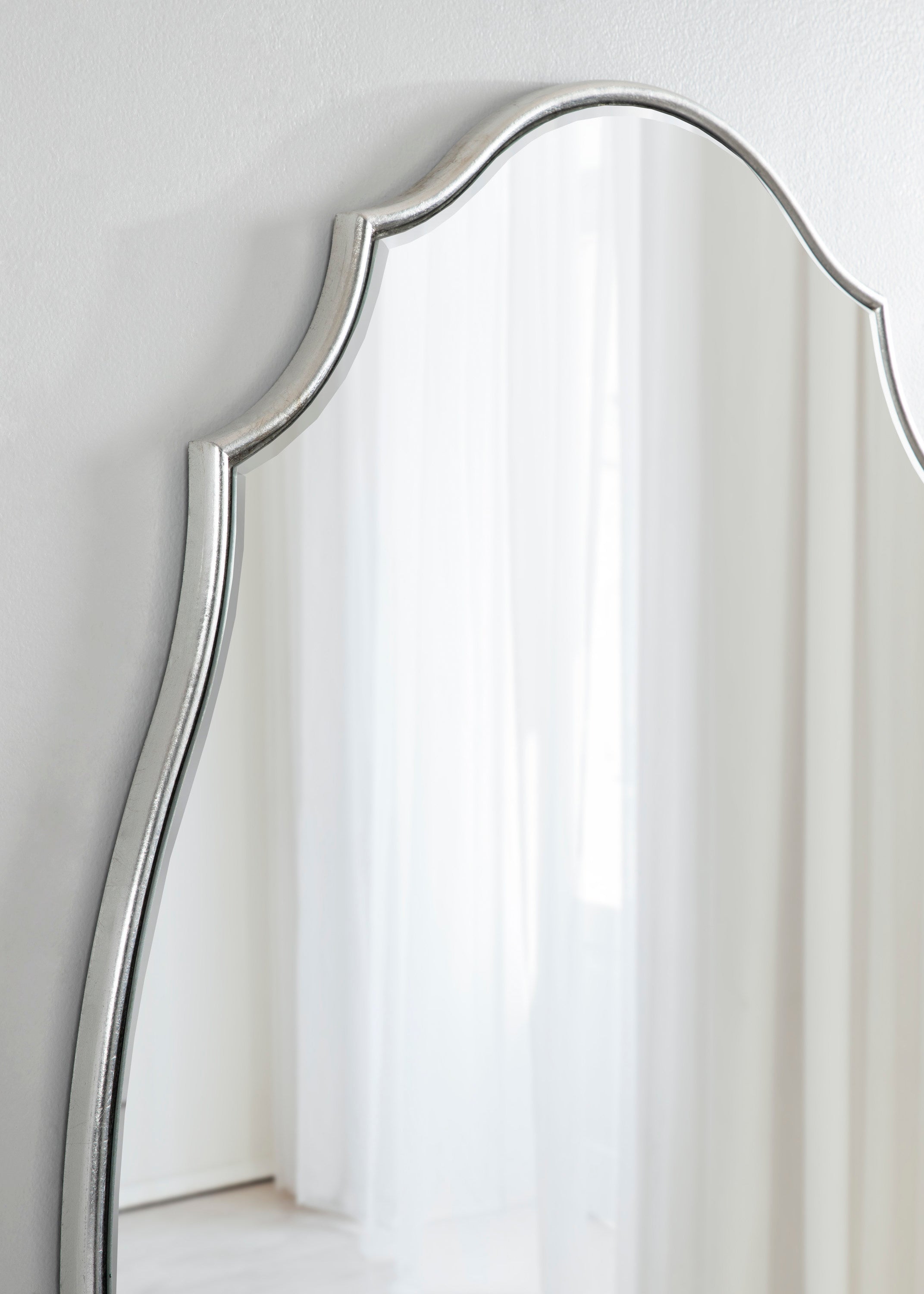 Leanna Scalloped Oval Wall Mirror