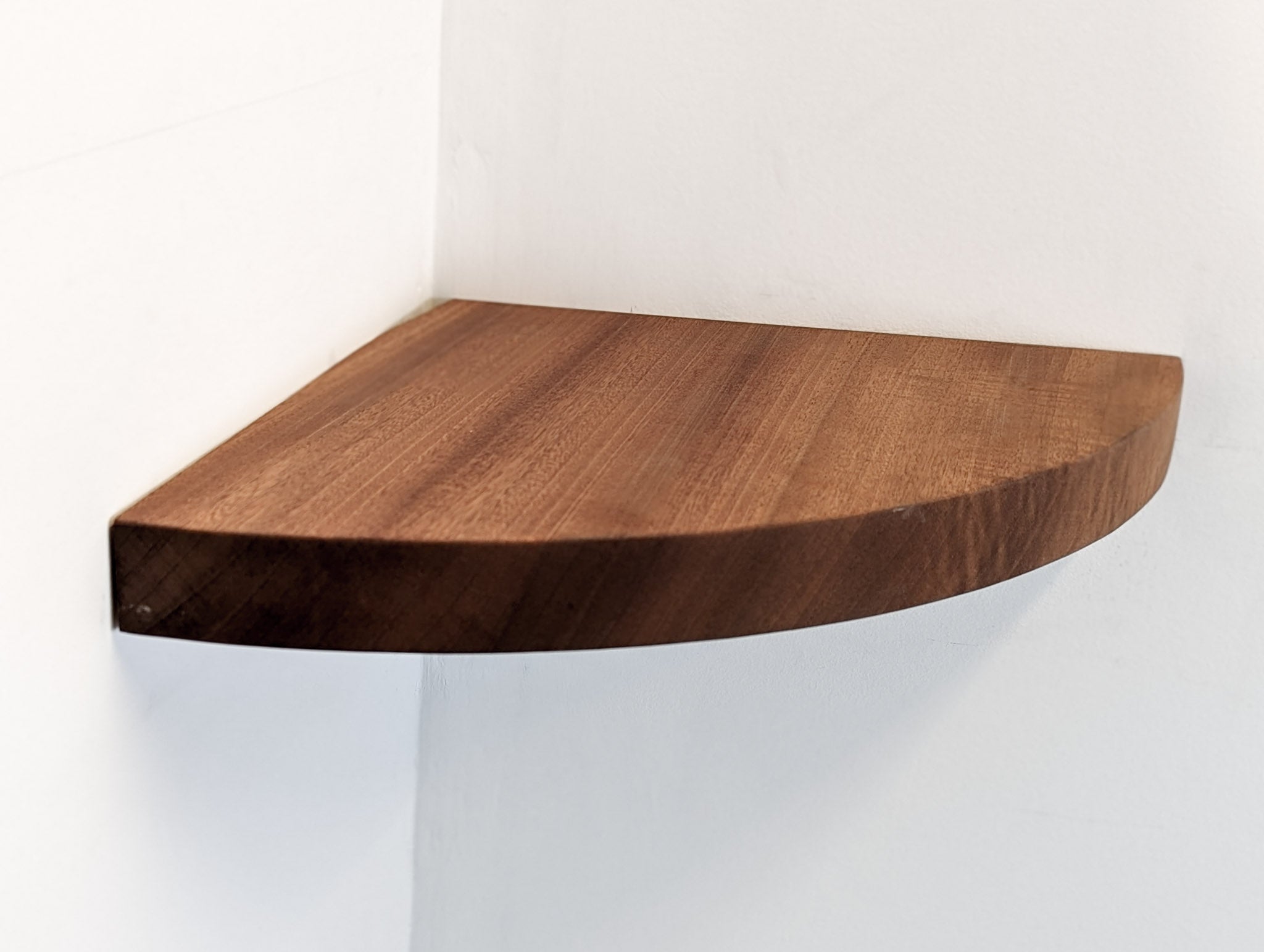Floating Corner Shelf with Round Edge in Oak