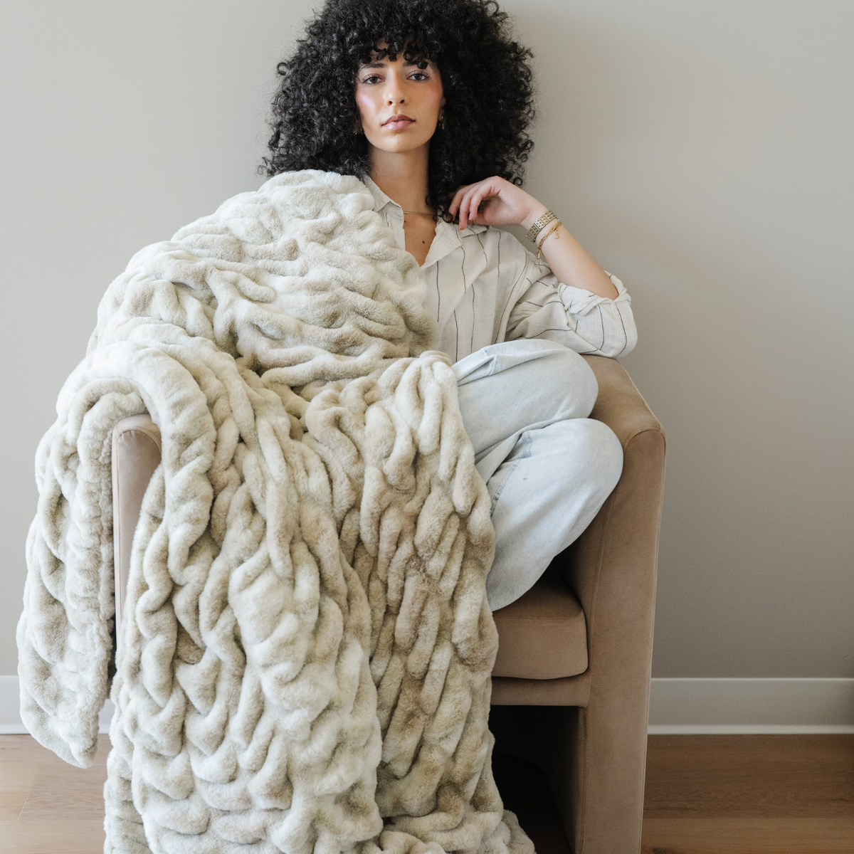 DOUBLE RUCHED FAUX FUR THROW BLANKETS