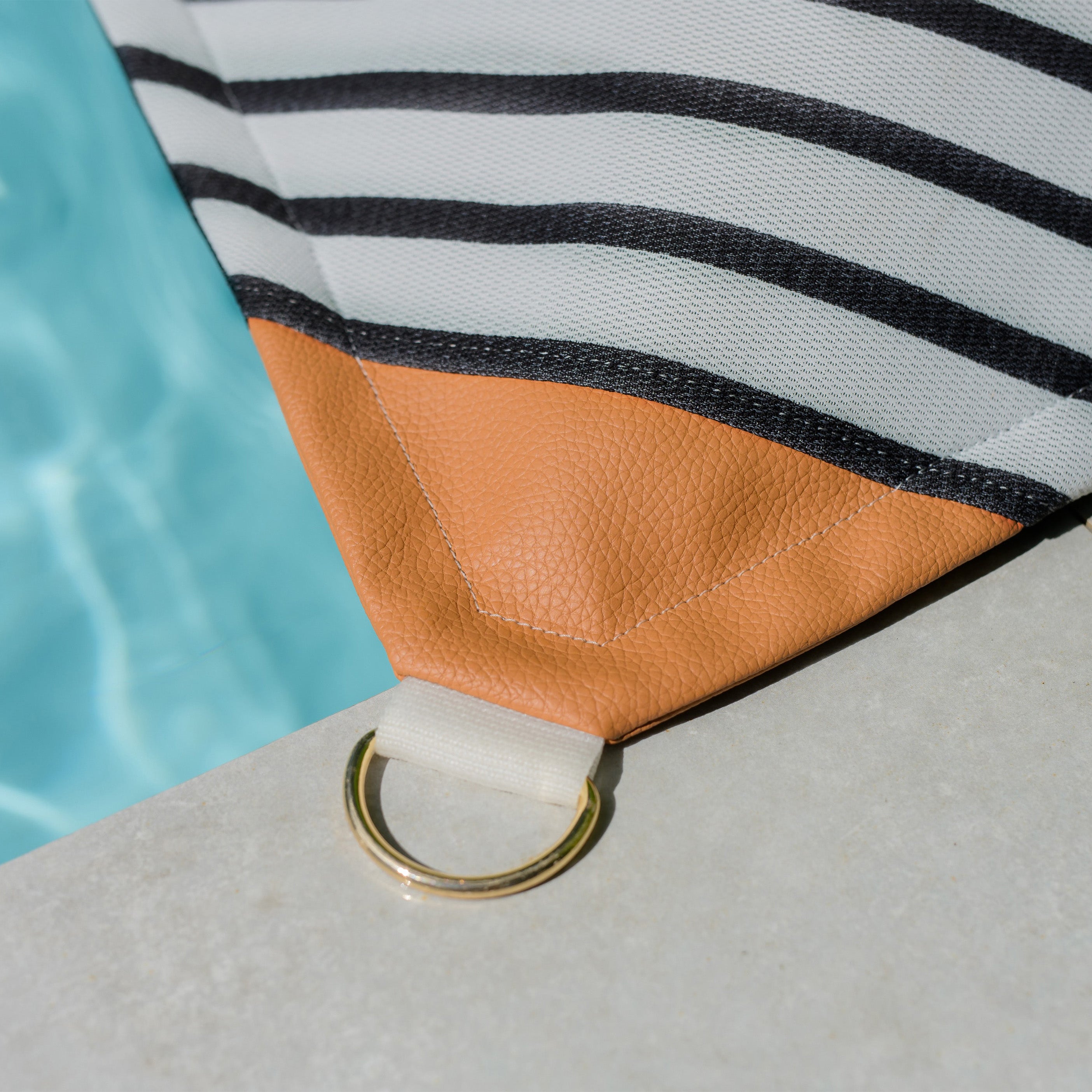 Lux Lagoon Lounger