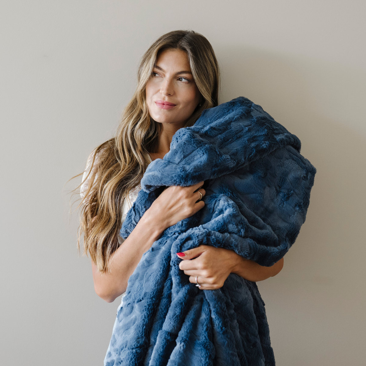 PATTERNED FAUX FUR THROW BLANKETS