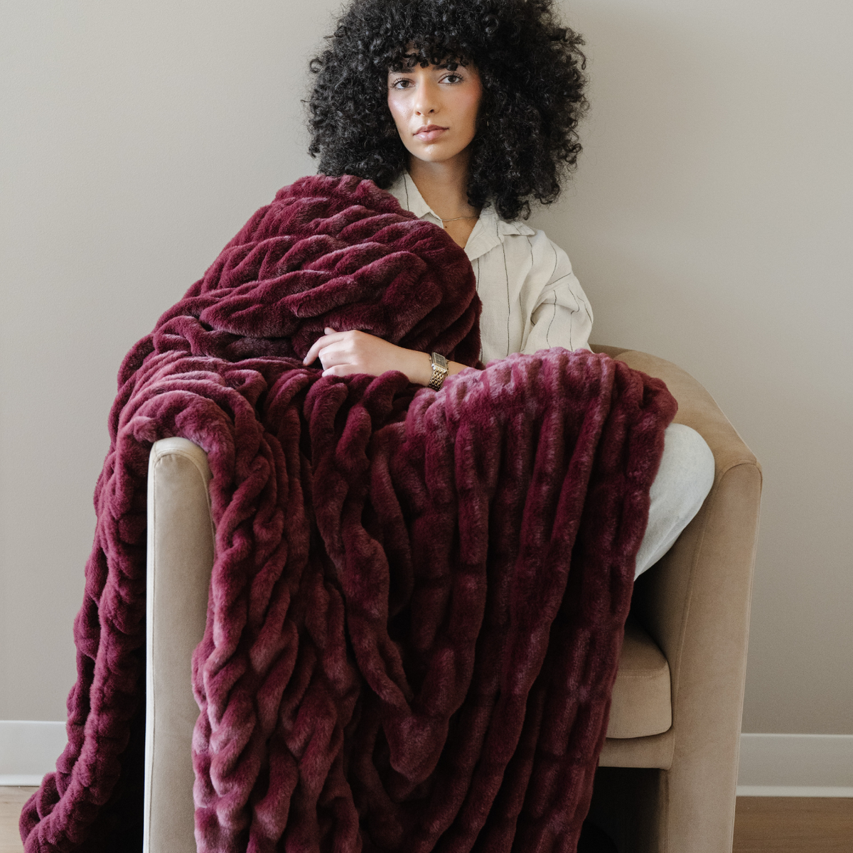 DOUBLE RUCHED FAUX FUR THROW BLANKETS
