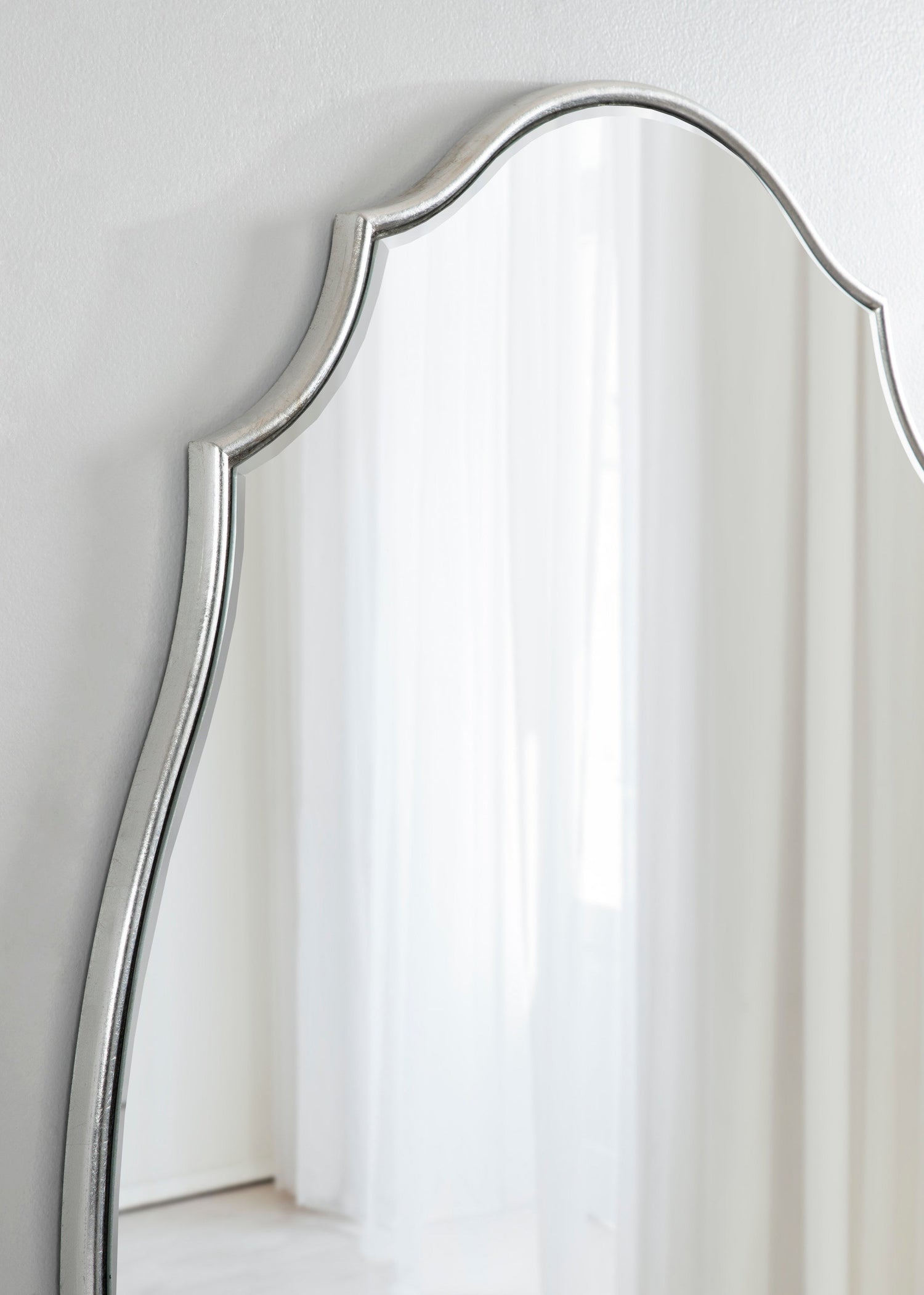 Leanna Scalloped Oval Wall Mirror