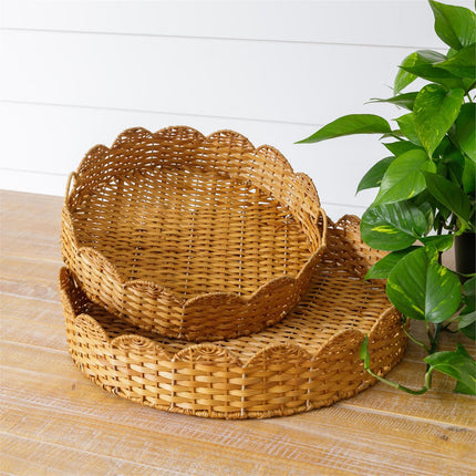 ROUND CHIPWOOD TRAYS WITH SCALLOPED EDGES