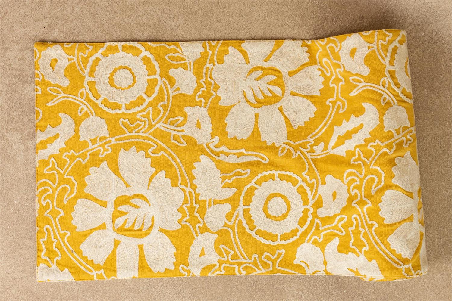 Table Runner - Fleur de Creme