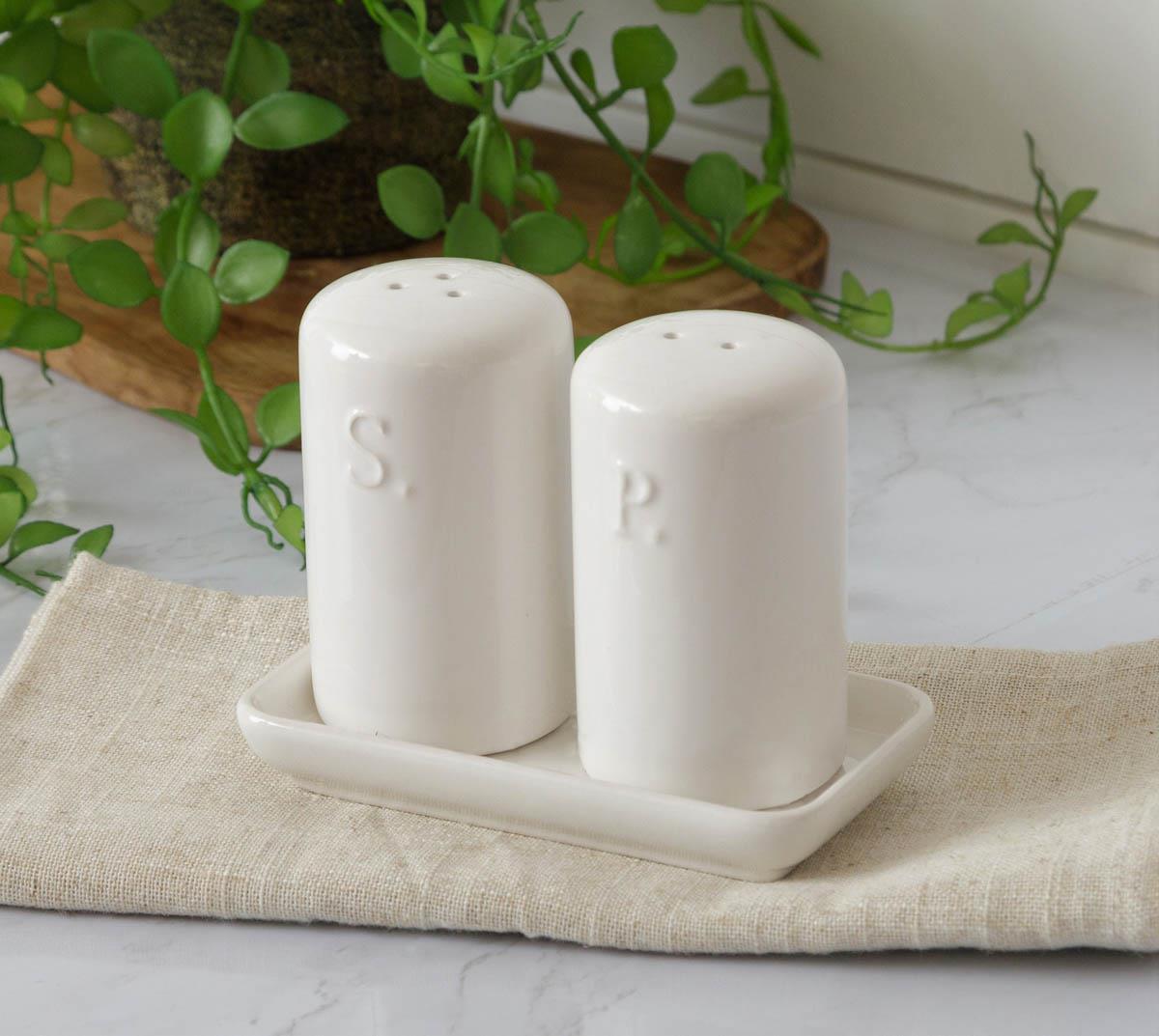WHITE COTTAGE CERAMIC SALT AND PEPPER IN TRAY