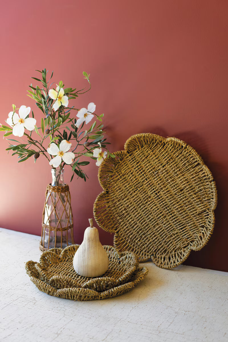 Set of 3 Flower-Shaped Woven Seagrass Trays