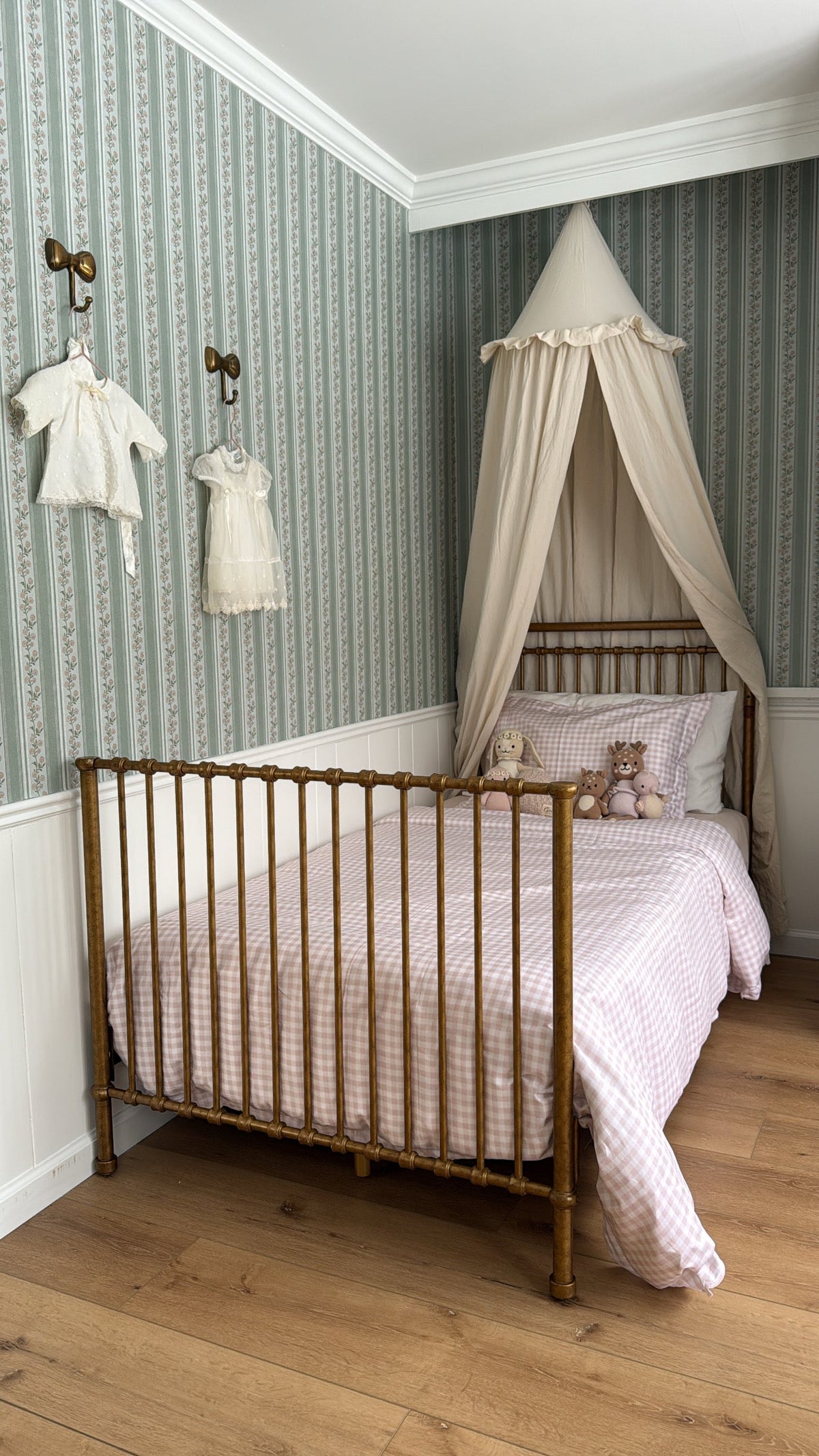 Auggie Wallpaper by Bloomery Decor