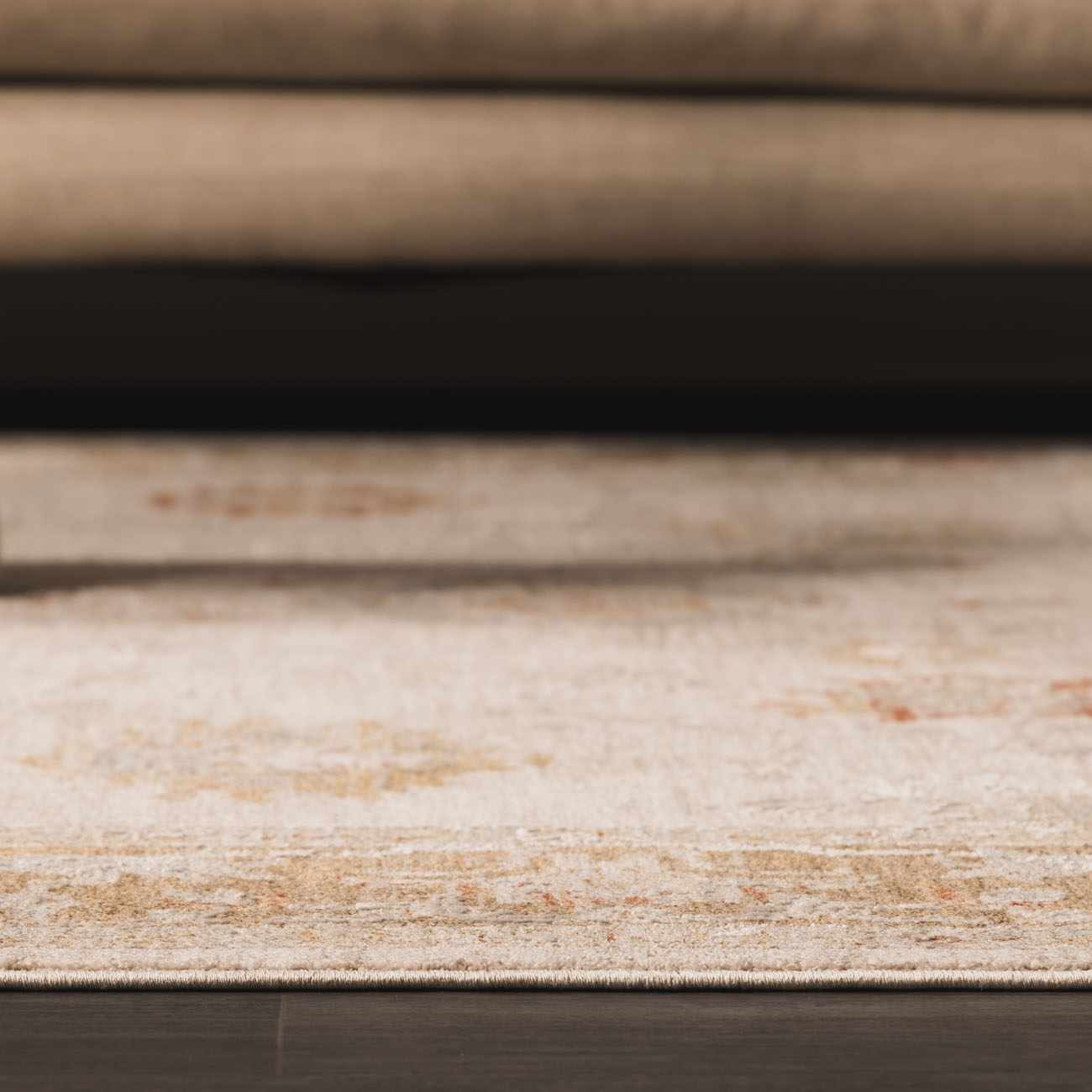 Elloree Traditional Thick Luxe Statement Rug - Clearance