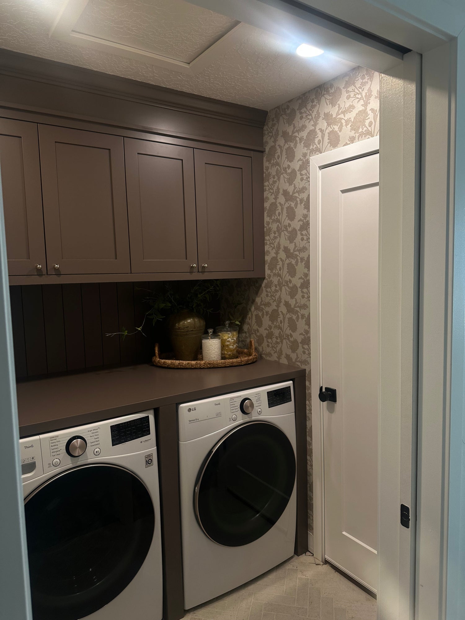 Archie Wallpaper by Taddy Mikelaites