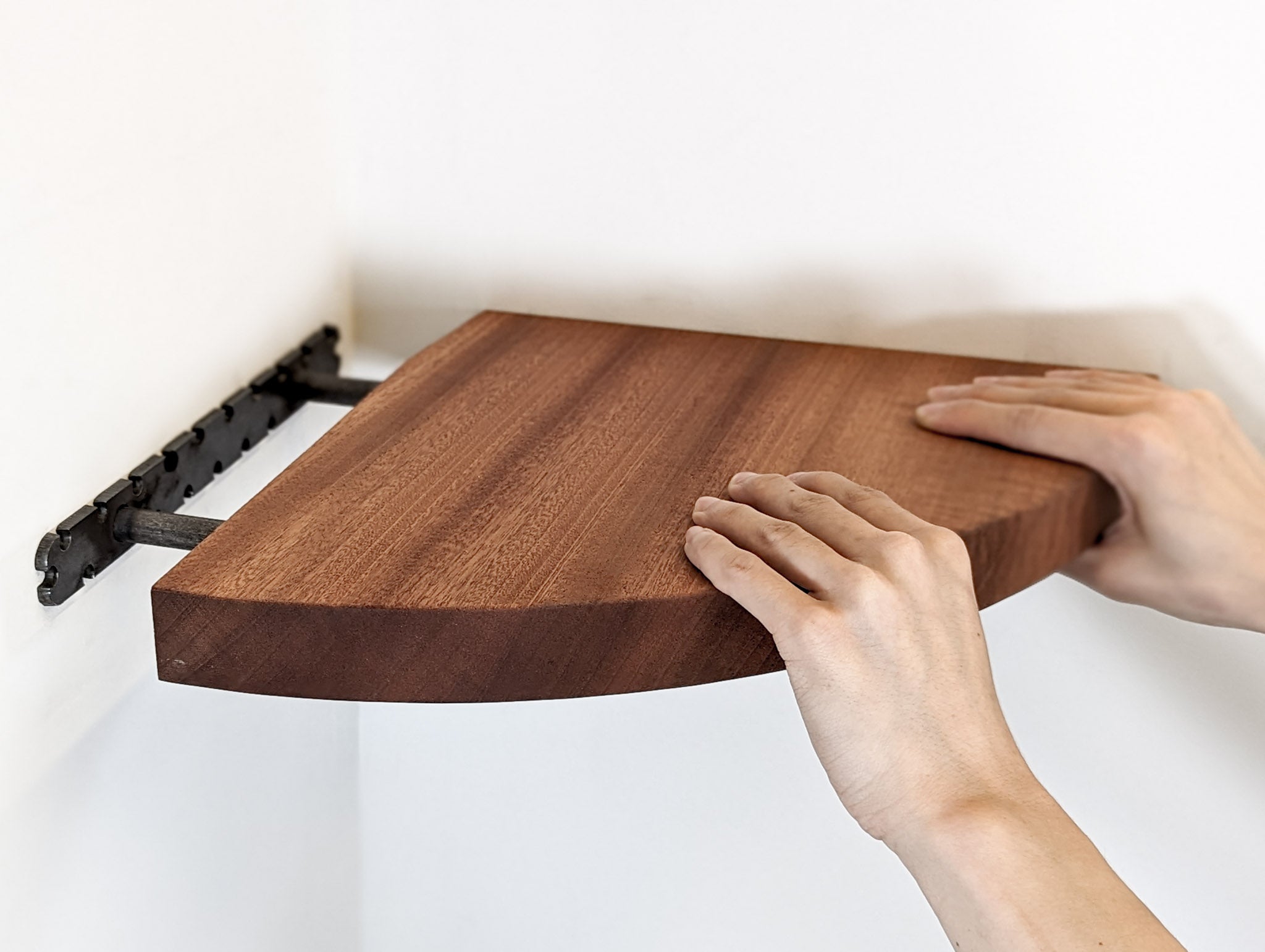 Floating Corner Shelf with Round Edge in Oak