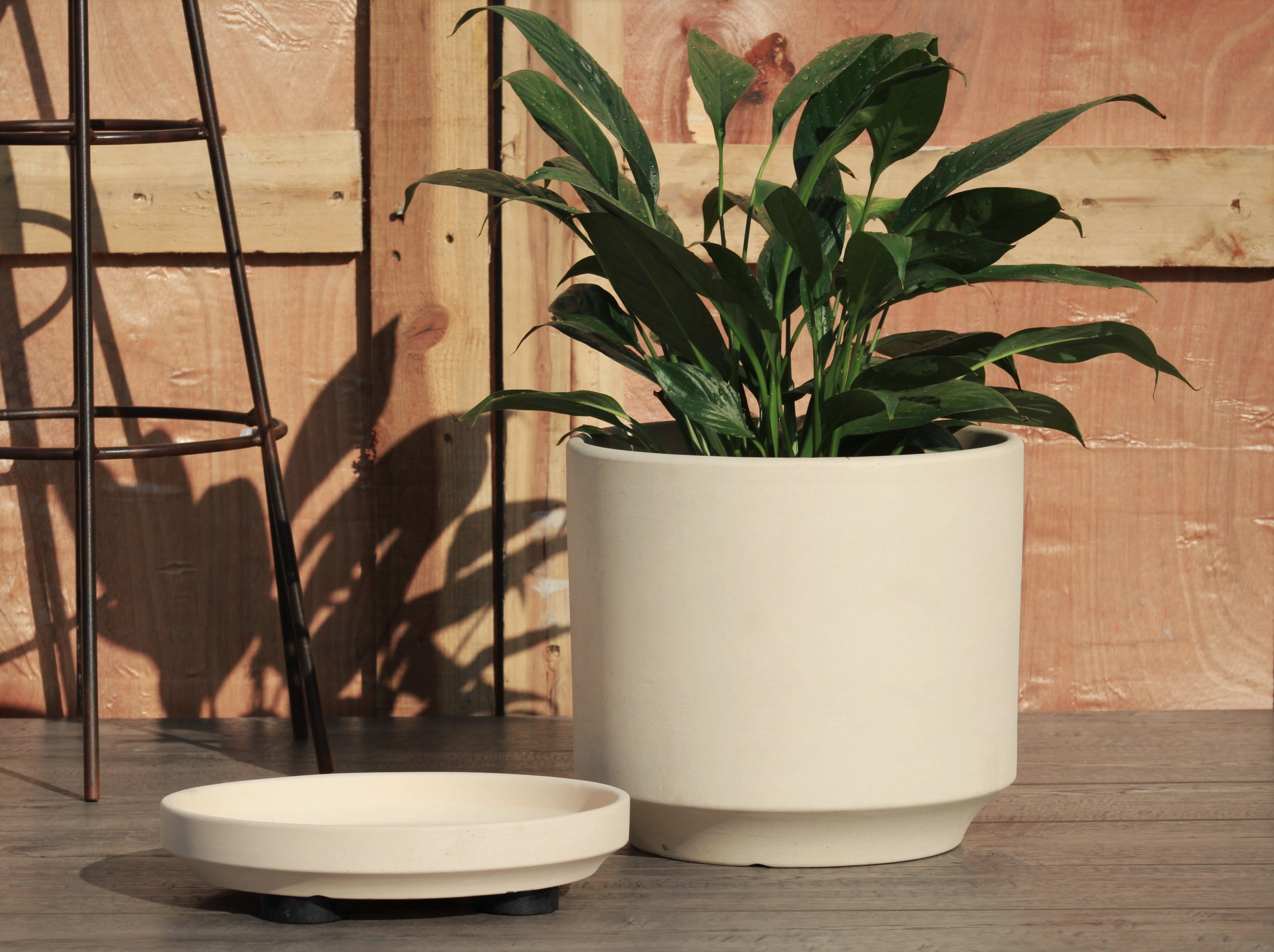Mid Modern Planter With Detached Saucer "14.0" D x 12.0" H" By Plantatorem