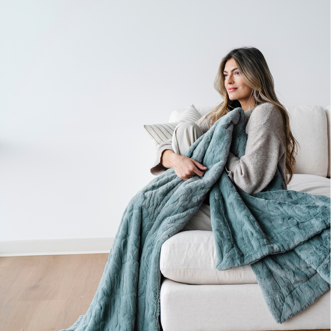 PATTERNED FAUX FUR THROW BLANKETS