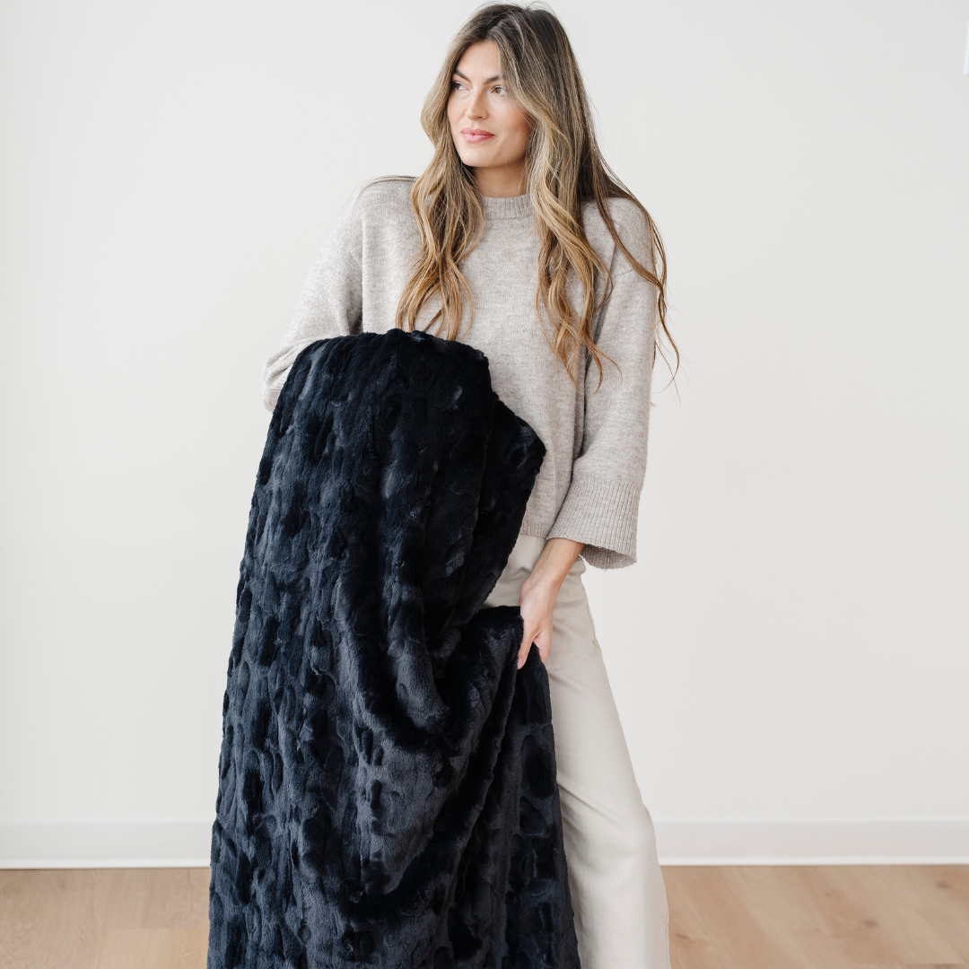 PATTERNED FAUX FUR THROW BLANKETS