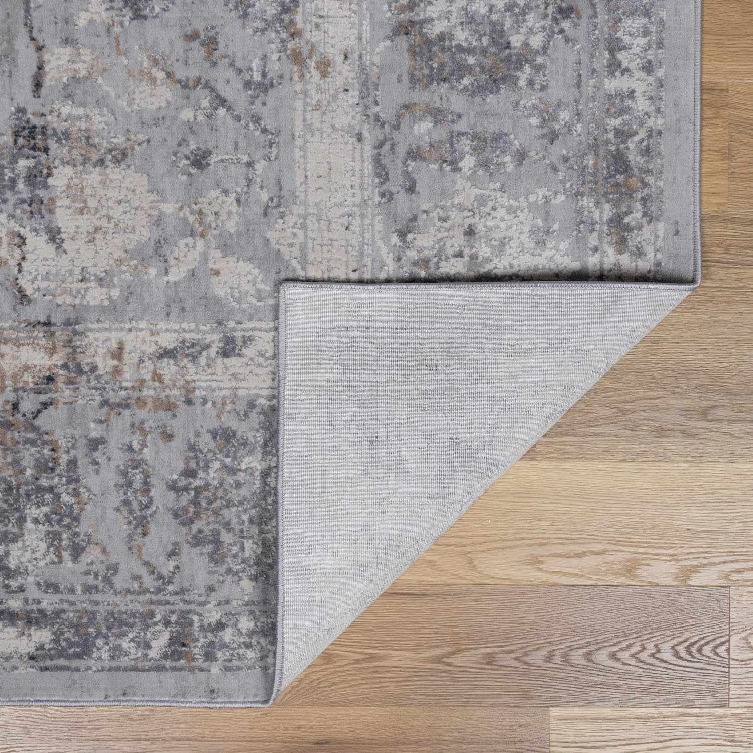 Speaks Traditional Textured Luxe Rug