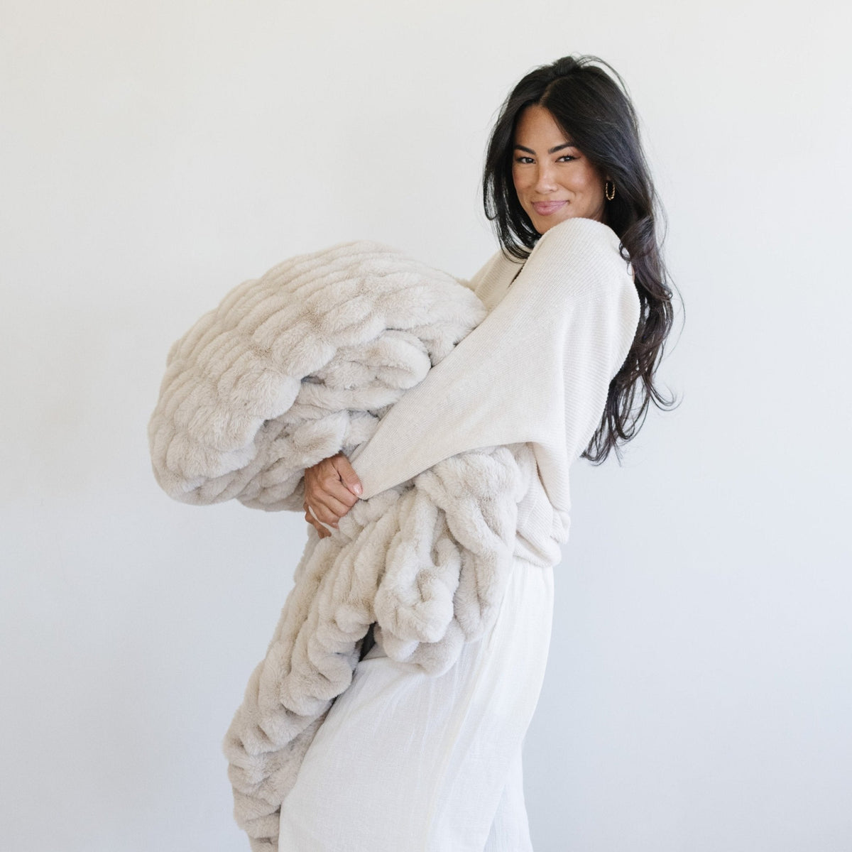 DOUBLE RUCHED FAUX FUR THROW BLANKETS