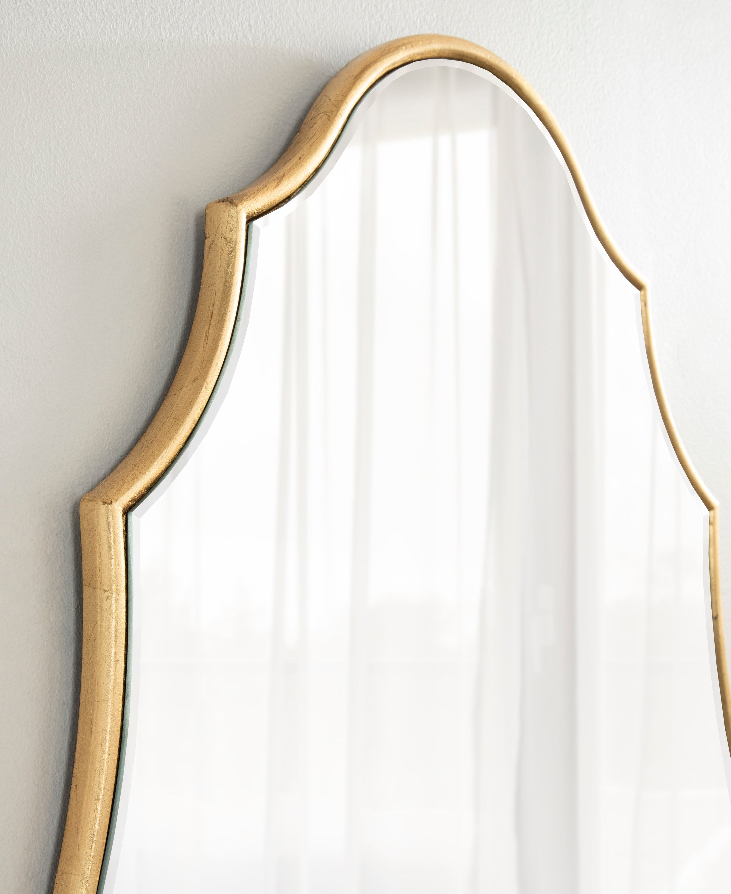 Leanna Scalloped Oval Wall Mirror