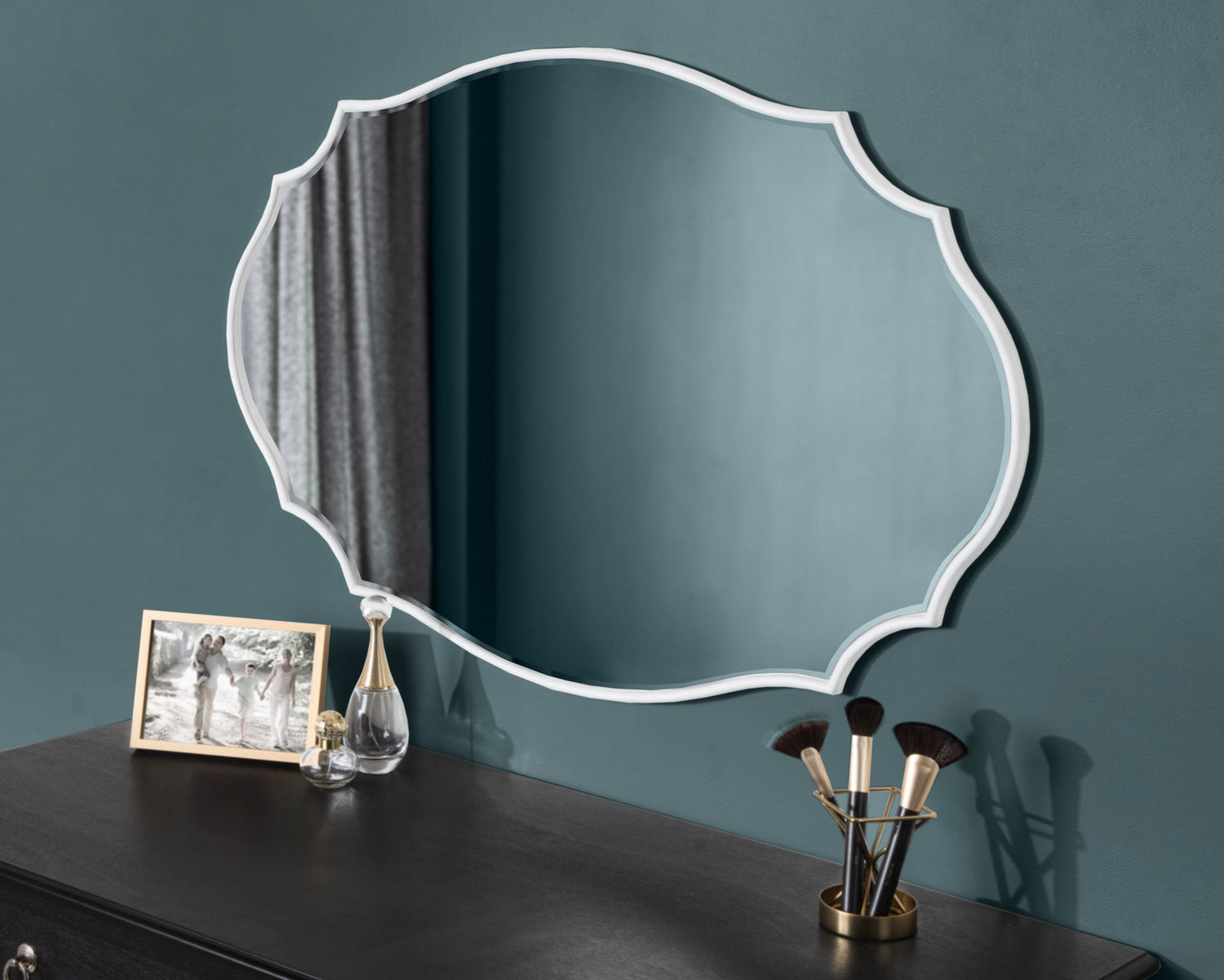 Leanna Scalloped Oval Wall Mirror