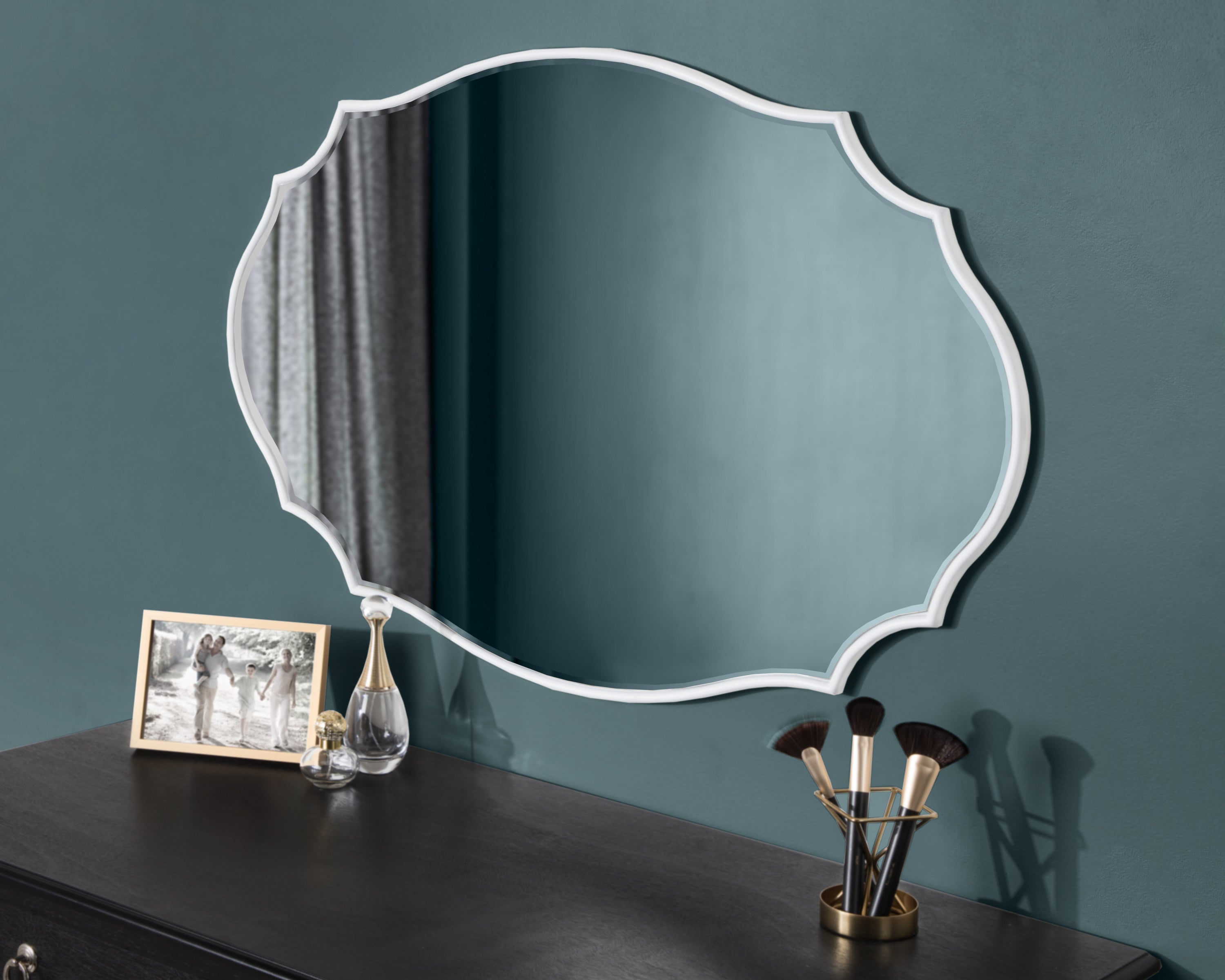 Leanna Scalloped Oval Wall Mirror