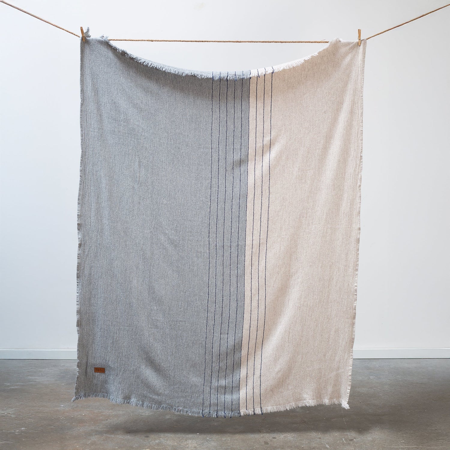 Horizon Throw - Beige/Light Gray/Navy